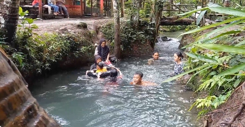 Tirtawangi: Santai di Taman Air yang Menyegarkan di Cilacap